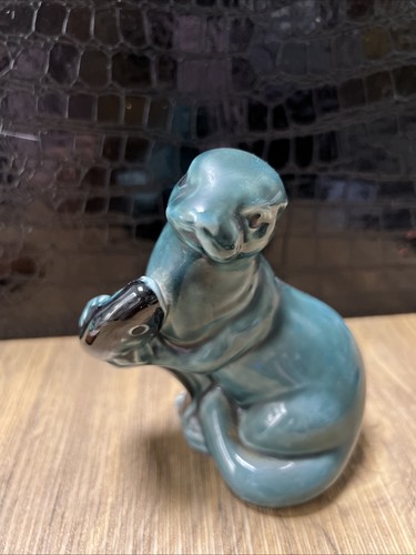 Poole pottery seal with fish - poole,