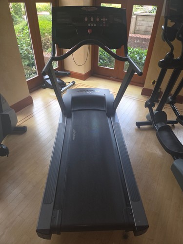 Life fitness c9i treadmill - ,