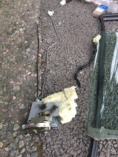 1999-2005 Toyota Yaris Drivers Side Rear Door Central Locking Mechanism Assembly