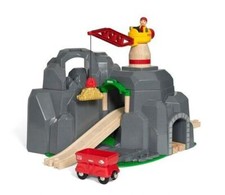 BRIO Crane & Mountain Tunnel