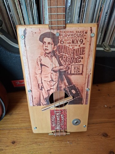 Cigar box guitar - cigar,