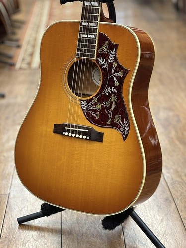 Gibson hummingbird 2010 - gibson,