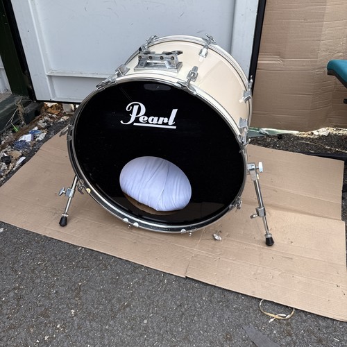 22x16 unbranded bass - 22”.,