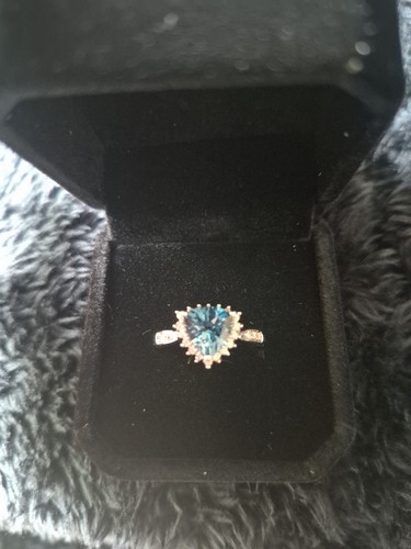 Stunning 9ct white gold - 9ct,