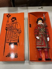 Peggy Nisbet – Beefeater Doll – Yeoman Warder of the Tower of London, VINTAGE