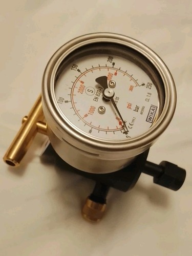 Nitrogen accumulator charging - accumulator,