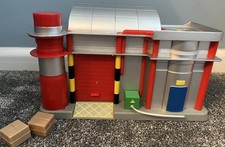 Postman Pat SDS Sorting Office Building and two parcels 