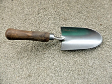Kent & Stowe Hand Trowel