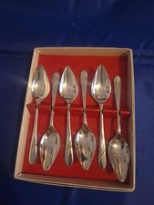 Set of six vintage boxed EPNS teaspoons. Stamped EPNS A1, pretty leaf design