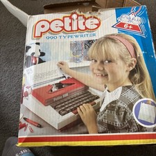 Petite 990 Typewriter No