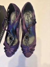Morgan Womans Size 6 shoes, 4"