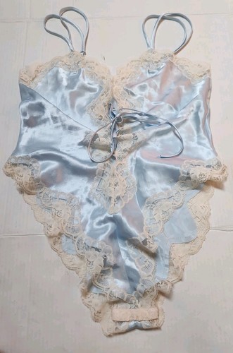 Vtg delicates baby - baby, lace
