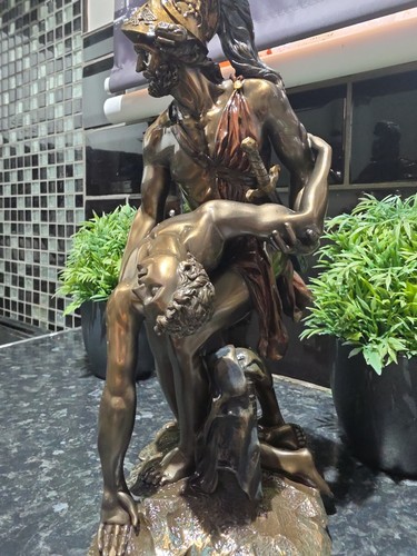 Menelaus carrying the body - menelaus,