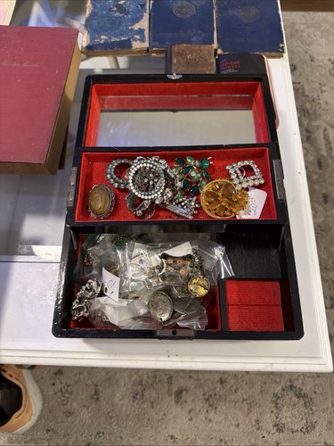 Vintage wooded jewelry box - vintage,