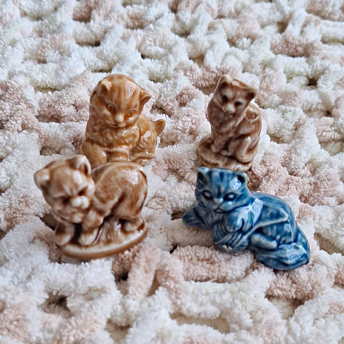 Wade cat kitten figurines - cat,