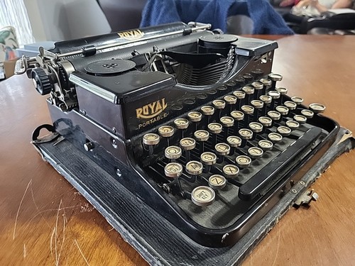 Antique 1928 royal - royal, portable