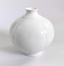 Vintage Kaiser Porcelain White Vase 14cm Tall M Frey 1380