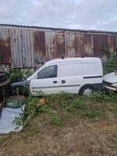 2 Combo Vans  Spares Breaking Or Buy Complete.  95% Parts Available On Both.