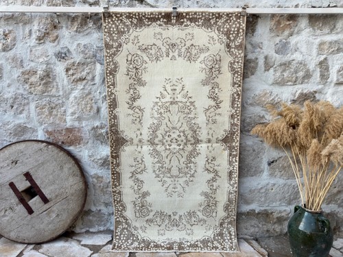 Hand woven area - rug, 4x7