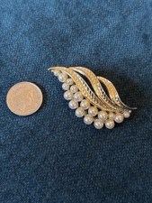 Trifari Style Vintage