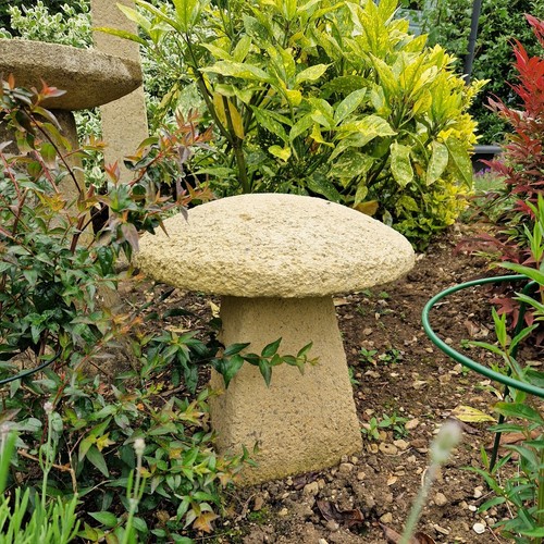 Cotswold staddle stone - staddle, e