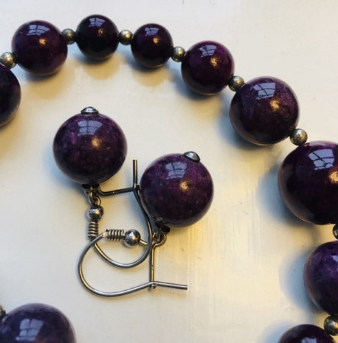 Dark purple jade gemstone - dark,