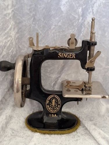 Singer vintage child - singer, child's