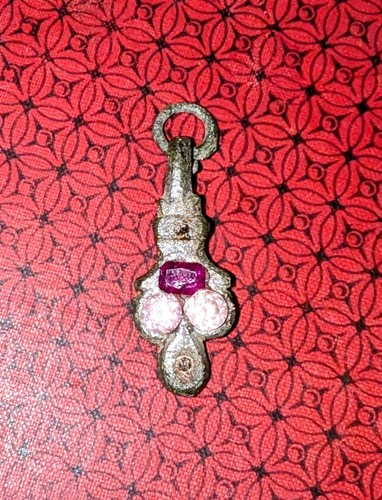 Upcycled pendant tudor - upcycled,