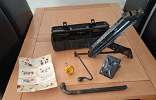 Genuine OEM Land Rover Freelander 1 Scissor Jack Kit In A Tool Storage Boot Box