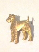 VINTAGE ENGLISH MADE  LAKELAND, WELSH TERRIER DOG  PIN BROOCH BADGE, Gold Plate
