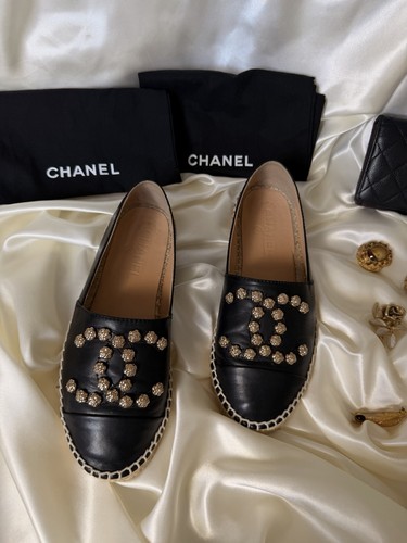 Chanel black calfskin - black,