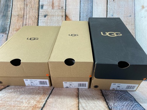 Lot empty ugg - of, shoe