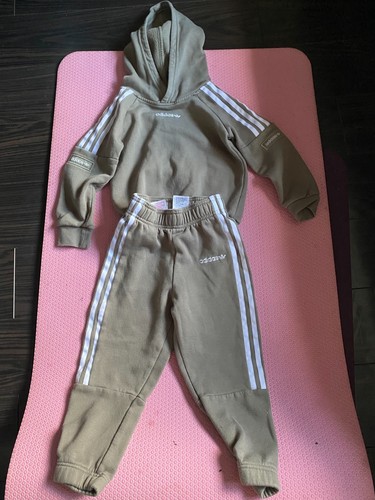 Kids adidas tracksuit size 5 - kids,