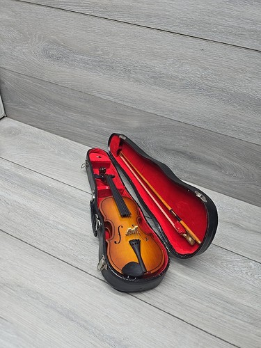 Miniature violin with - violin,