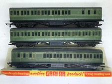 GRAHAM FARISH OO GAUGE RAKE of 3 SOUTHERN RAILWAY PANELLED LIVERY COACHES