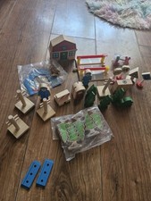 Brio ELC Wooden Train Set Over 22 Piece Scenery Building Figures