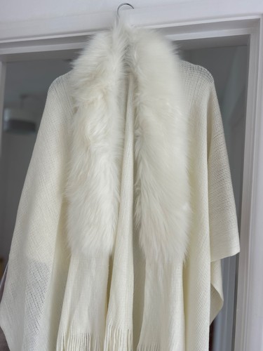 Quiz shawl with fur - , trim
