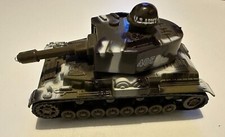 6 Military toy vehicles, 2