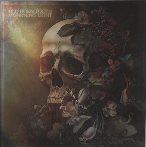 Old horn tooth mourning - tooth, light