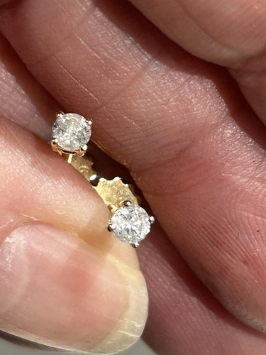 Yellow gold diamond - yellow,