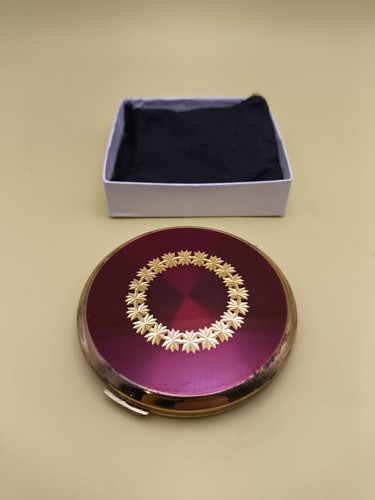Vintage stratton makeup - vintage,