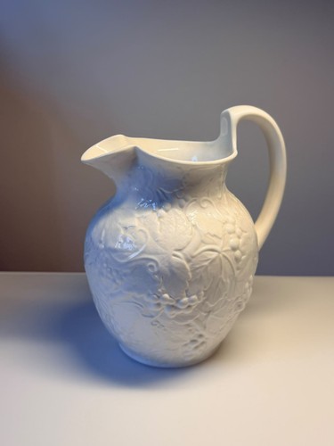 Small vintage wedgwood ceramic - small,