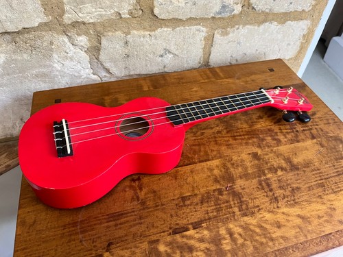 Mahalo red ukulele with bag - ukulele,