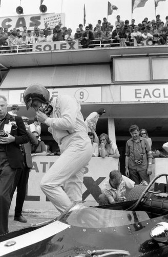 Dan gurney climbs out - dan, his
