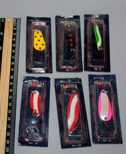 6 VINTAGE PROFISH  FISHING LURES VARIOUS COLOURS ALL STILL CARDED