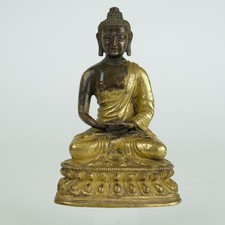 Buddha bronze gilded lovely antique chinese figure 15 cm engraved on lotus Qing.
