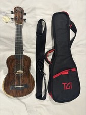 Barnes & Mullins BMUK8E Soprano Ukulele + Gig Bag + Strap – RRP £192