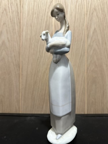 Retired lladro figure girl - lladro, ~