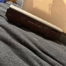 VINTAGE TRIANG RAILWAYS R.23 OPERATING ROYAL MAIL COACH