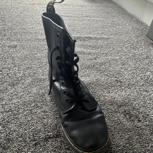 One left doc martin boot - left,